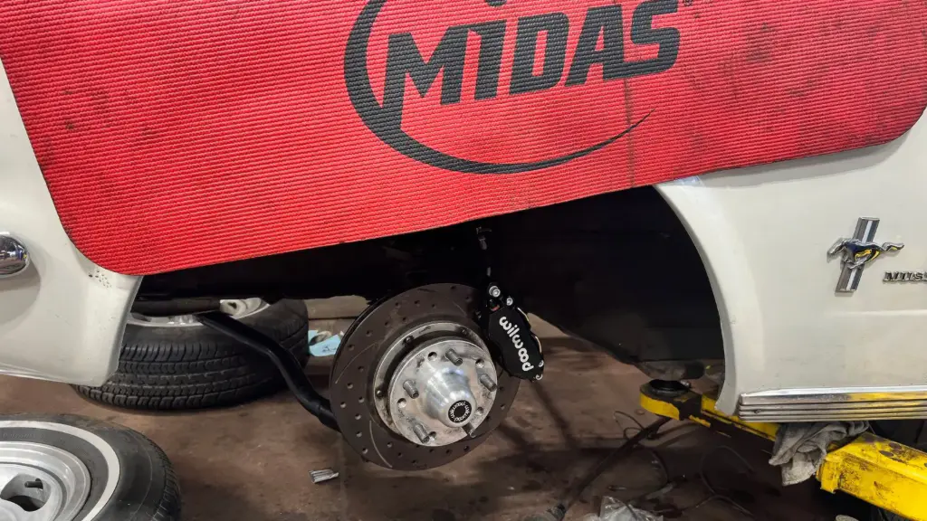 Brake work on a vehicle at Midas Rivière-des-Prairies